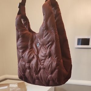 lululemon athletica Quilted Puffer Shoulder Bag in Chestnut Brown